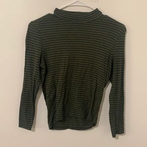 Stripped turtle neck